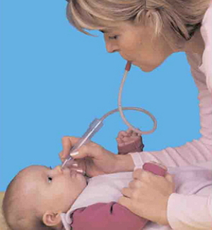 Чистка носика у новорожденного ребенка