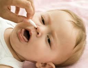 Как почистить нос новорожденному ребенку